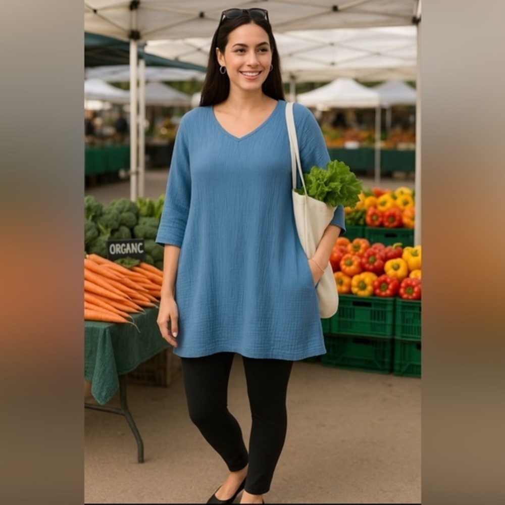 Orange Fashion Village seersucker light blue V-neck tunic top, side pockets 🩵